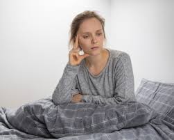 „Huśtawki hormonalne”: kiedy emocje są biochemią